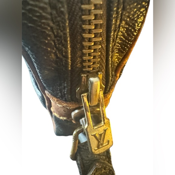 LOUIS VUITTON Marly Dragonne leather clutch bag - Picture 5 of 9